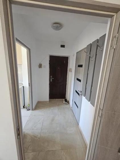 Apartament cu 2 camere semidecomandat, mobilat în Bucureștii Noi