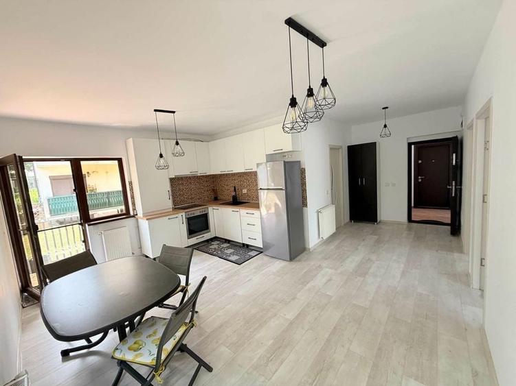 Apartament cu 3 camere decomandat în Vișan