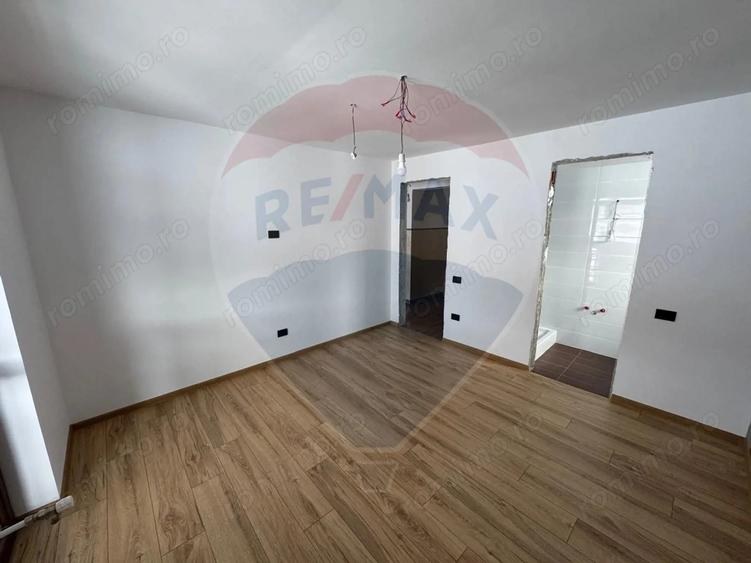 Casă cu Teren 1550 Mp în Dărmănești