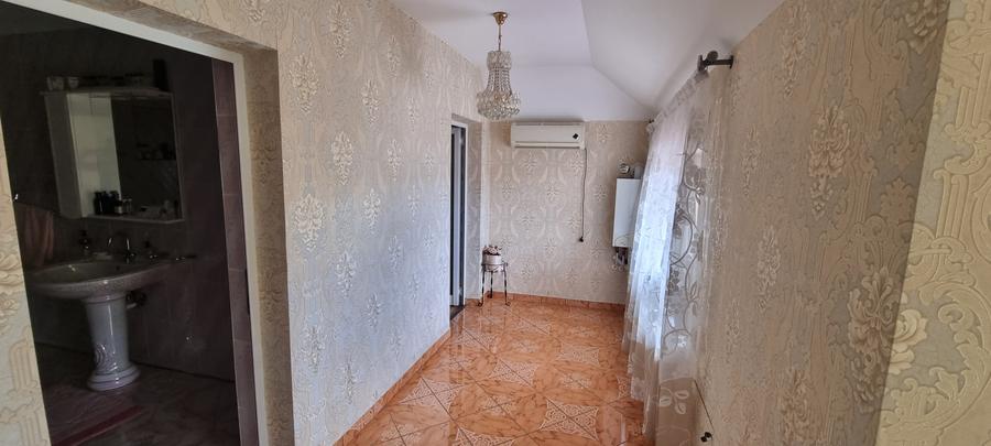 Casă individuală cu 7 camere cu Garaj în Central