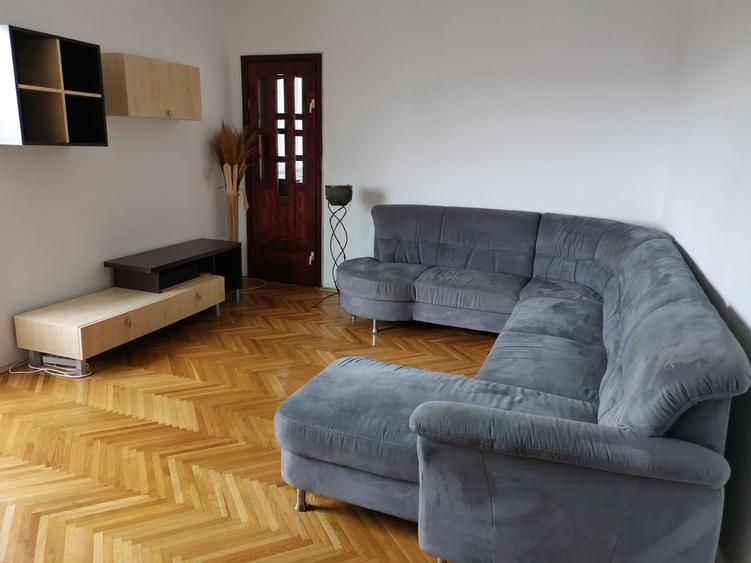 Apartament cu 3 camere decomandat, mobilat în Central