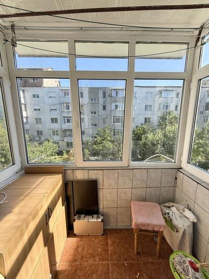 Apartament cu 3 camere semidecomandat în Dacia