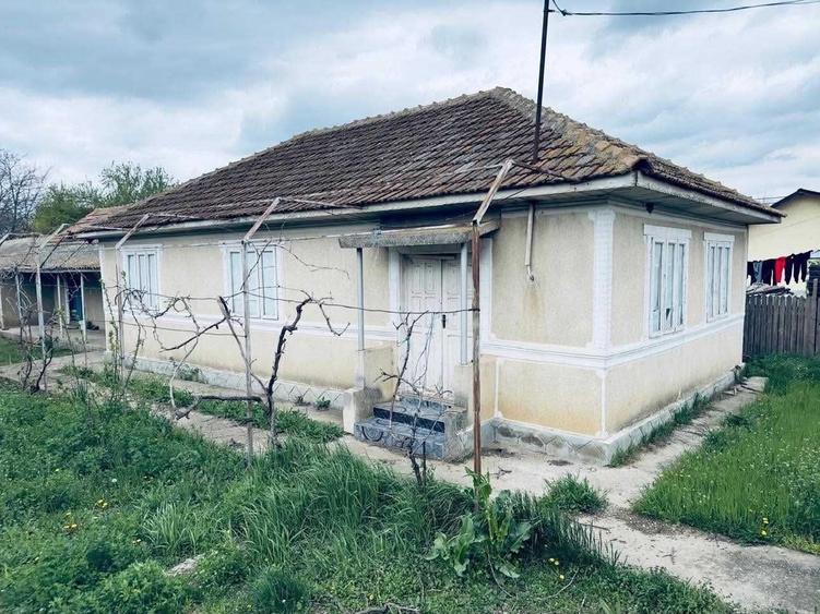 Casă cu 4 camere în Luciu