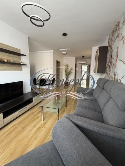 Apartament cu 3 camere semidecomandat, mobilat în Semicentral