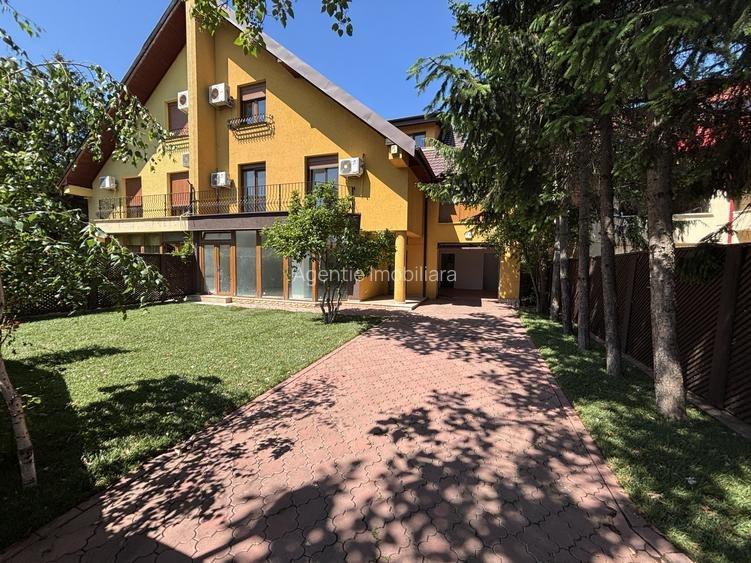 Duplex cu 6 camere cu Canalizare în Nord