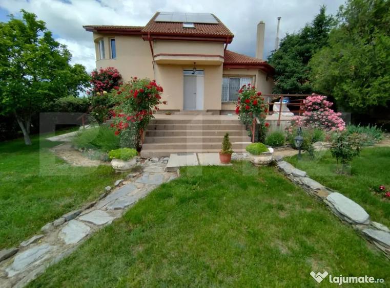 Casă cu 4 camere cu Teren 1500 Mp în Malu Mare