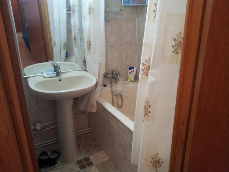 Apartament cu 3 camere semidecomandat în Titan