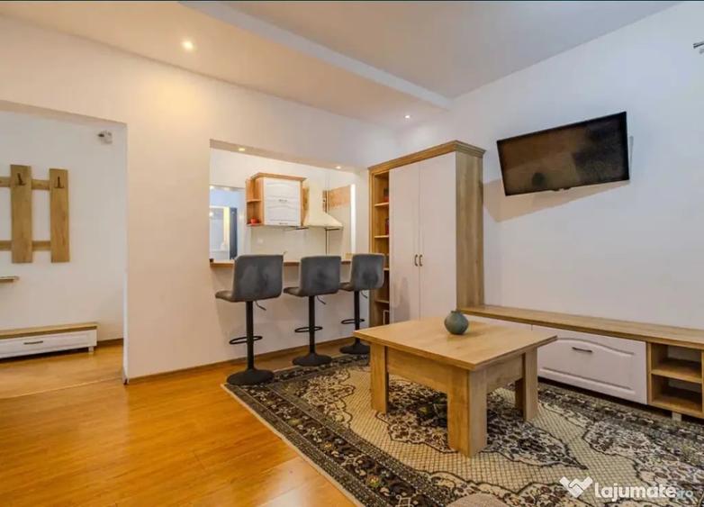 Apartament cu 2 camere semidecomandat în Centrul Istoric