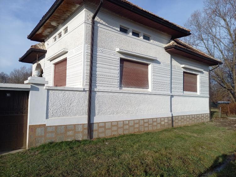 Casă individuală cu 3 camere cu Teren 4552 Mp în Voivodeni