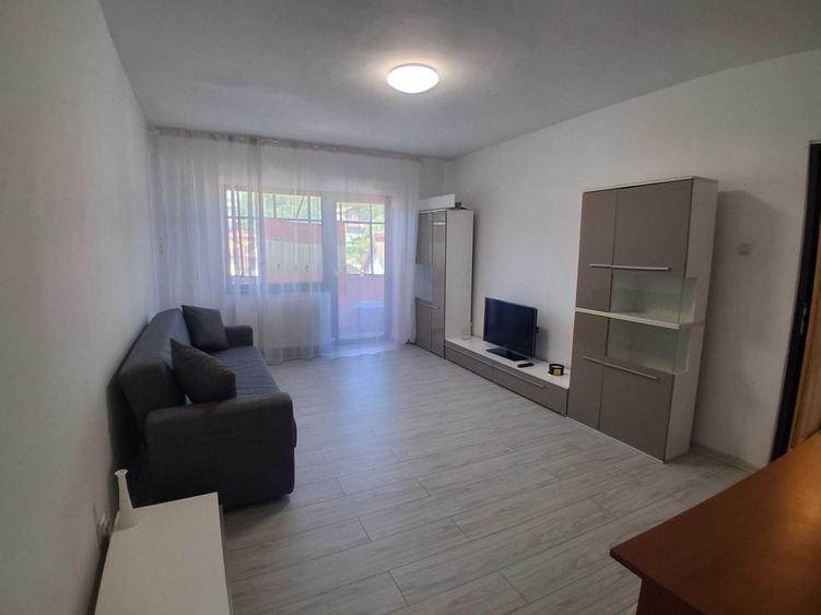 Inchiriez apartament, 2 camere, zona nord, total decomandat si utilat, centrala proprie, etaj 4, bloc cu acoperis. Nr. Telefon 0741470441 - 2
