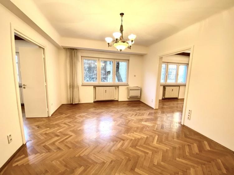 Apartament cu 3 camere semidecomandat, mobilat în Universitate