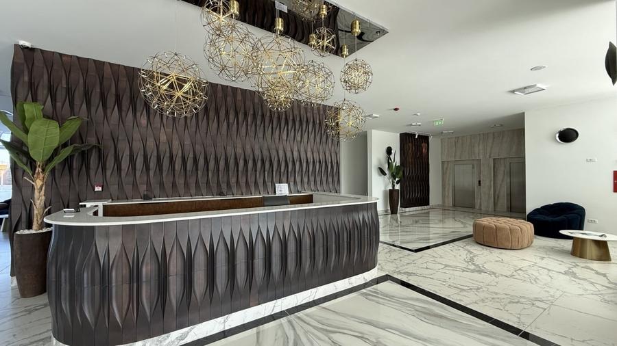 Apartament cu 3 camere decomandat, mobilat în Mamaia