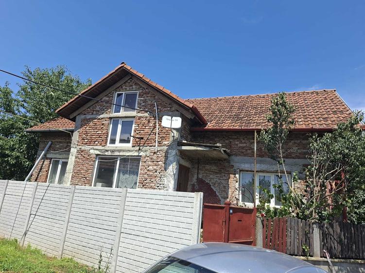 Casă cu 4 camere în Sântuhalm