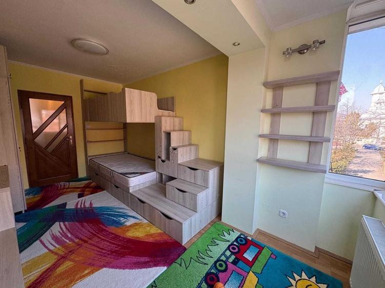 Apartament cu 3 camere decomandat în Central