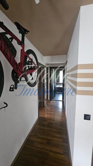 Apartament cu 3 camere semidecomandat în Florești