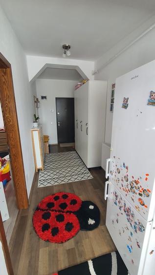 Apartament cu 3 camere decomandat în Est
