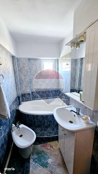 Apartament cu 3 camere, mobilat în Precista