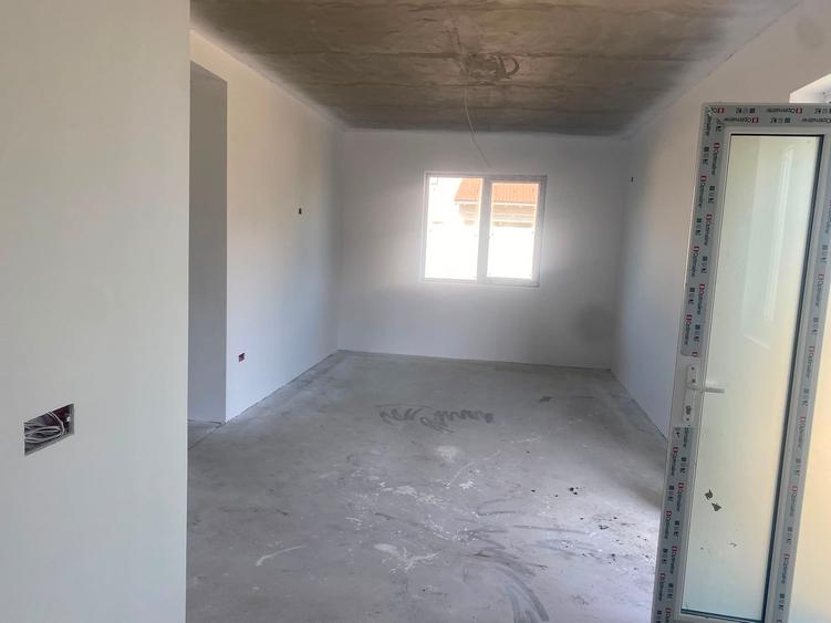 Casă cu 3 camere cu Teren 350 Mp în Lumina