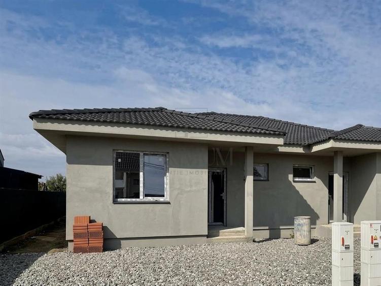 Duplex cu 3 camere cu Canalizare în Moșnița Nouă