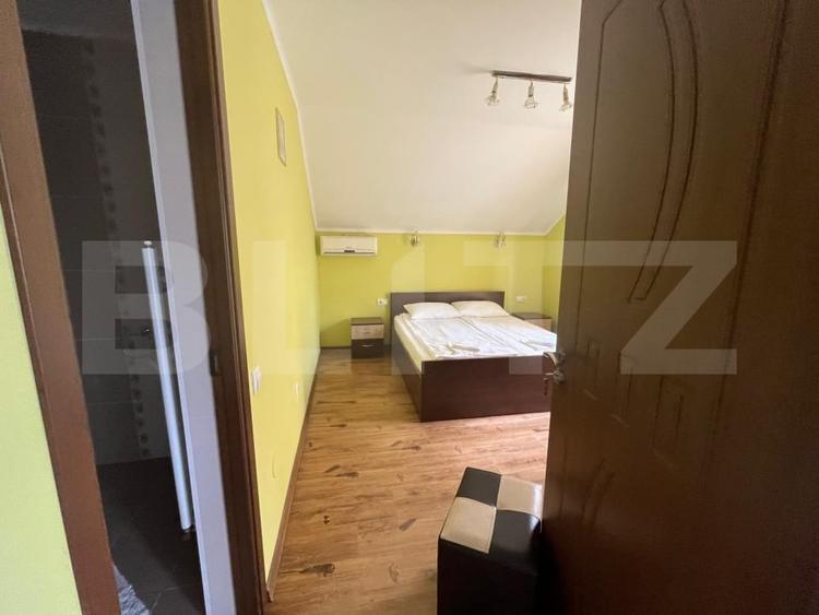 Casă individuală cu 10 camere cu Canalizare în Haieu