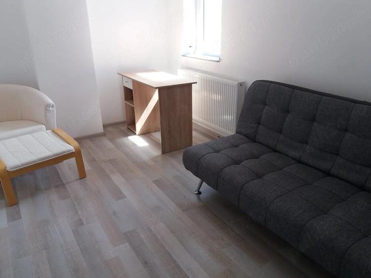 Apartament cu 3 camere decomandat în Tractorul