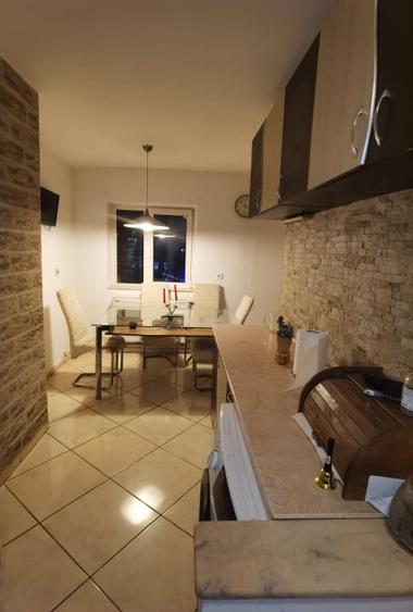 Apartament cu 3 camere decomandat, mobilat în Murfatlar