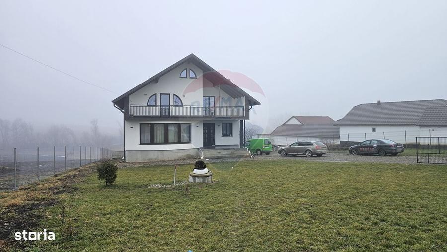 Casă cu 4 camere în Moara