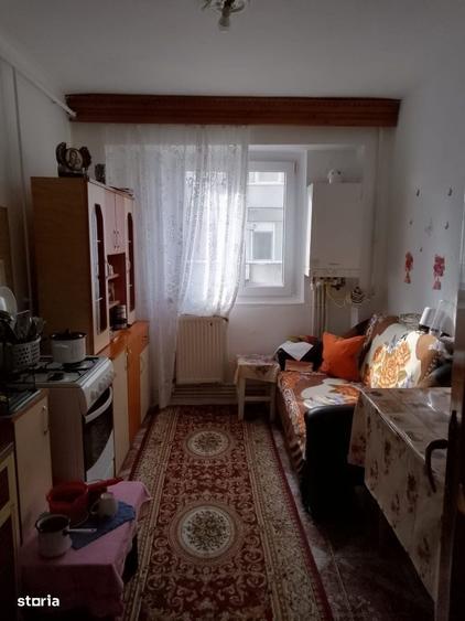 Apartament cu 4 camere decomandat în Obor