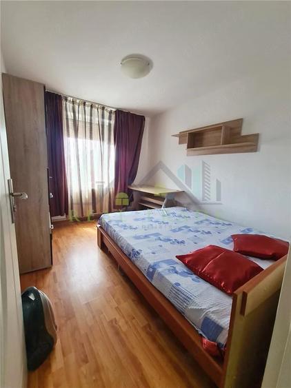 Apartament cu 3 camere decomandat în Craiter