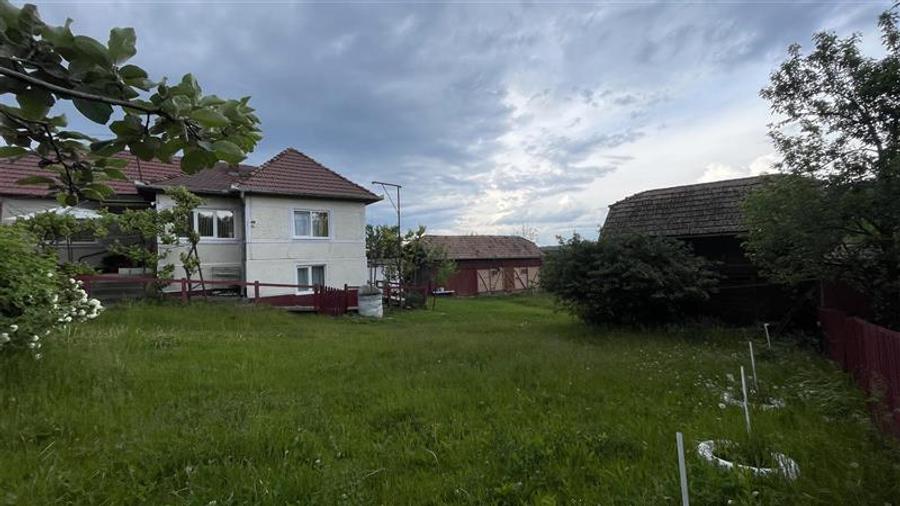 Casă individuală cu 3 camere cu Teren 2500 Mp în Ulieș