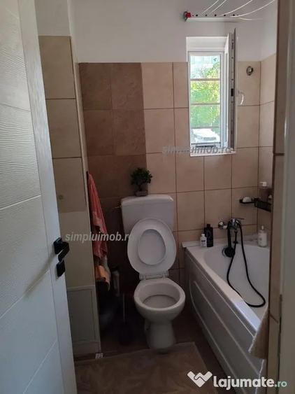 Apartament cu 3 camere semidecomandat în 1 Decembrie 1918