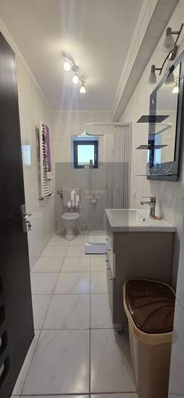 Casă individuală cu 4 camere cu Canalizare în Central