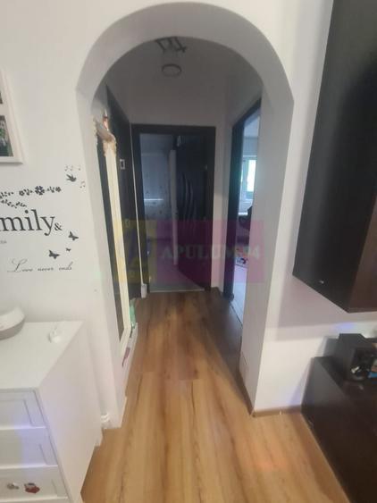 Apartament cu 3 camere semidecomandat în Cuza
