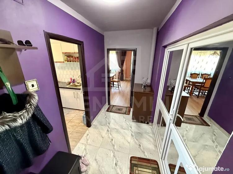 Apartament cu 4 camere decomandat în Craiovița Nouă