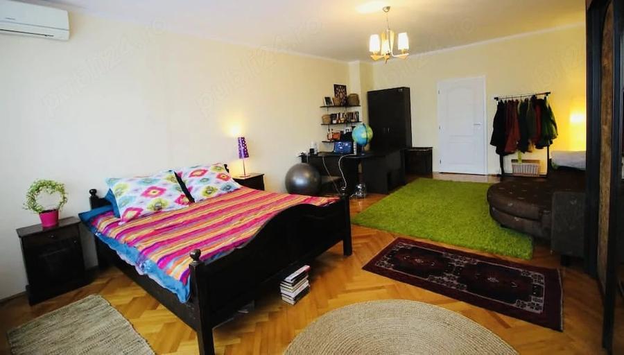 Apartament cu 3 camere semidecomandat în Complex Studențesc