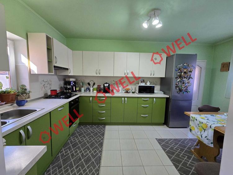 Casă cu 6 camere cu Teren 1235 Mp în Central