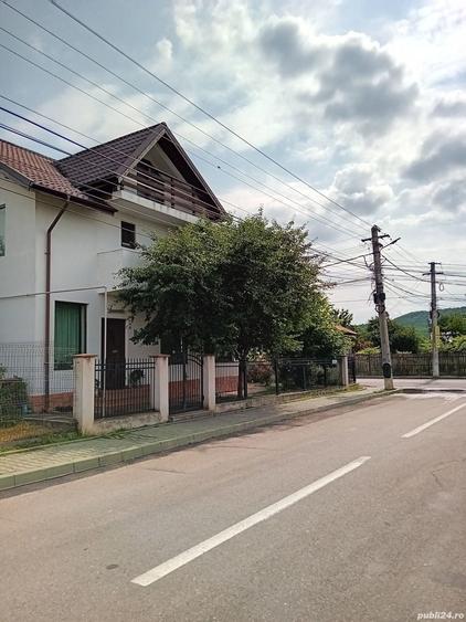Casă cu 6 camere cu Teren 500 Mp în Vălenii de Munte