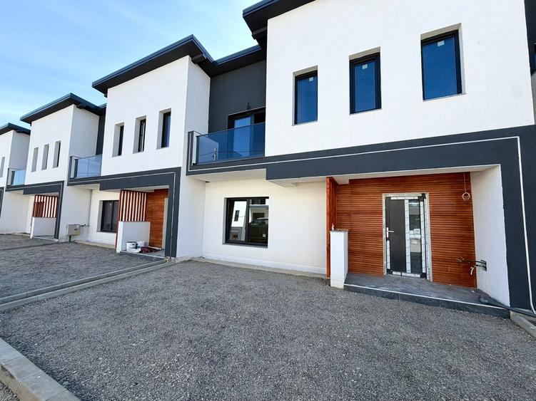 Duplex cu 4 camere cu Canalizare în Păcurari