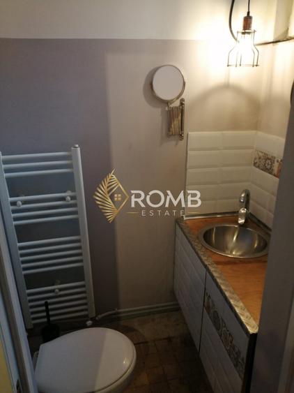 Apartament cu 3 camere semidecomandat, mobilat în Central