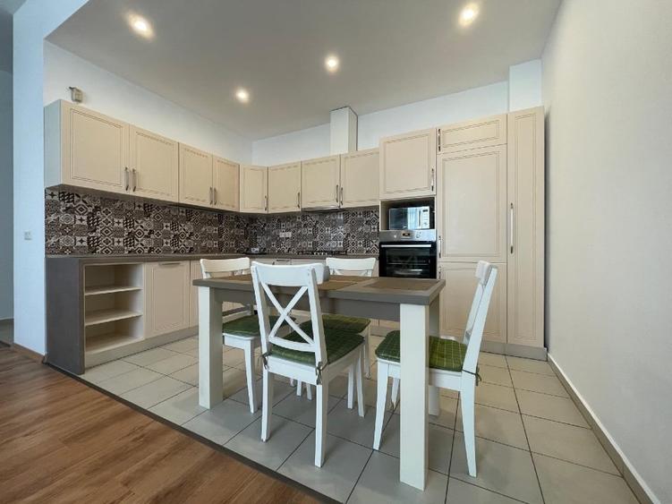 Apartament cu 2 camere semidecomandat, mobilat în Soarelui