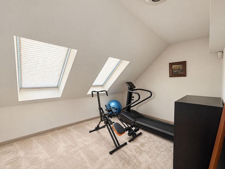Apartament cu 4 camere decomandat, mobilat în Domenii