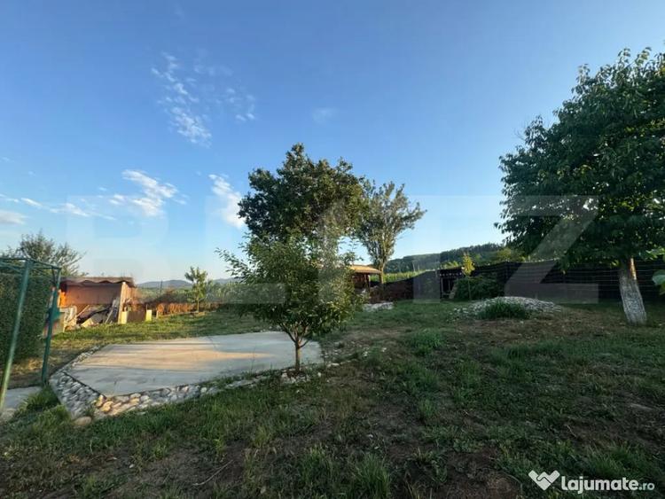 Casă cu 3 camere cu Teren 989 Mp în Central