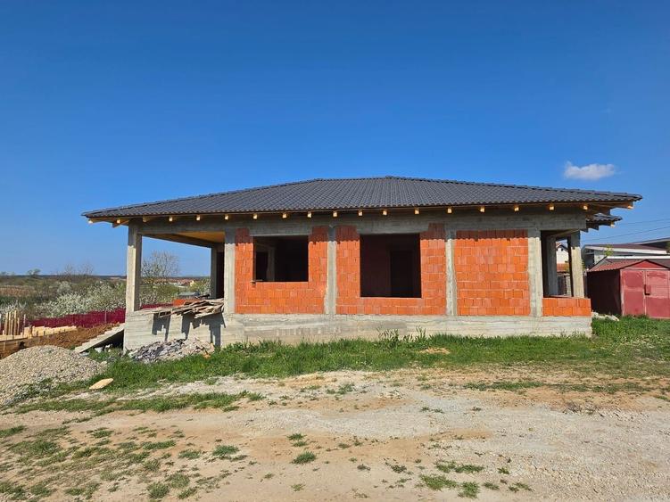Casă individuală cu 1 camere cu Canalizare în Cheriu