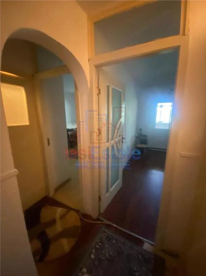 Apartament cu 4 camere decomandat în Filiași