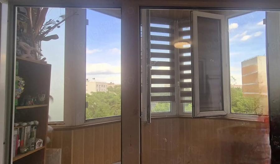 Garsonieră decomandată în Titan