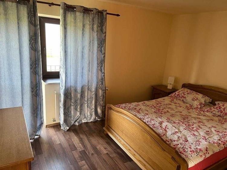Casă cu 4 camere cu Teren 8000 Mp în Budila