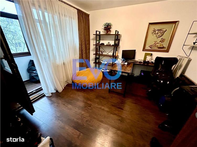 Apartament cu 3 camere în Podu Roș