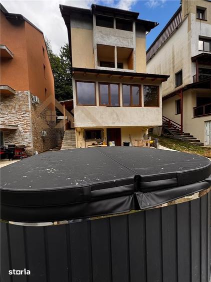 Casă cu 7 camere cu Teren 150 Mp în Central
