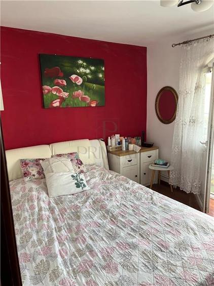 Apartament cu 4 camere decomandat în Dâmbovița