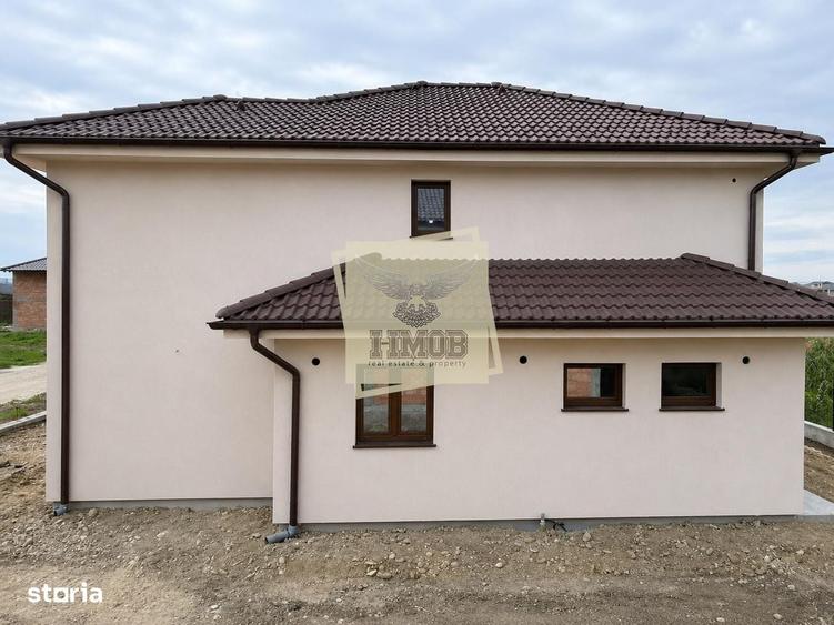 Casă cu 4 camere în Șura Mică